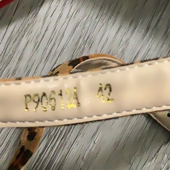 Leopard Suede Pointed Heels - Picture 10 of 10